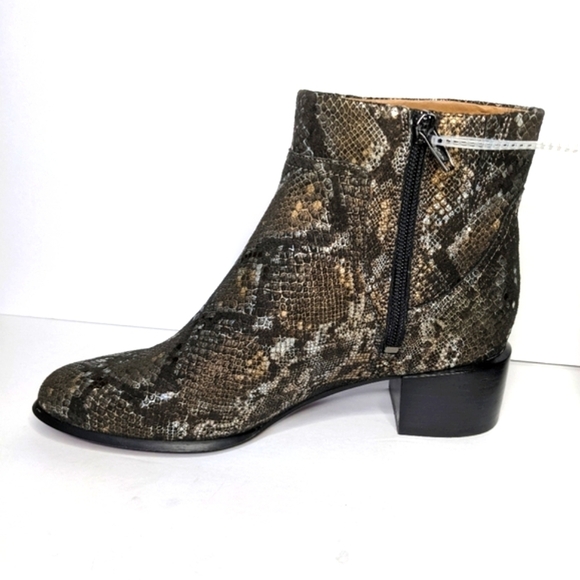 NWT Vionic Kamryn Leather Ankle Heeled Chelsea Boot Snakeskin Pewter Boa… - Picture 7 of 12